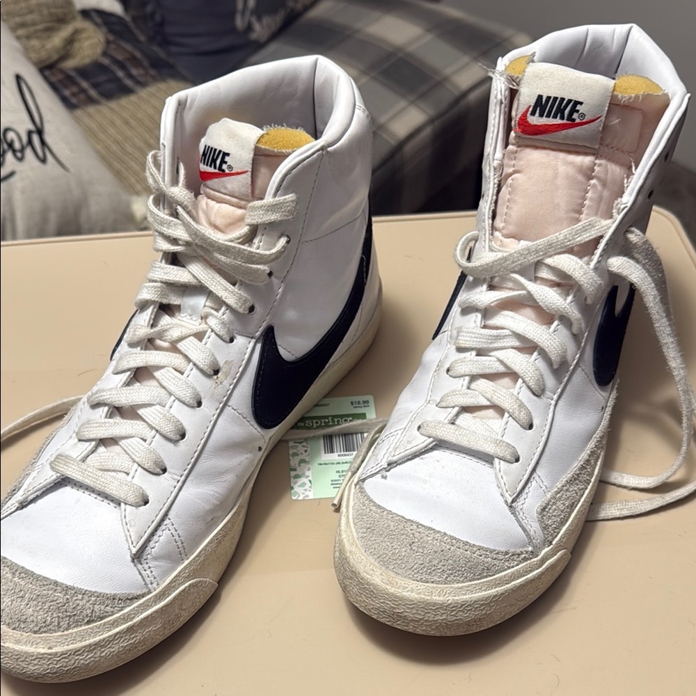 Nike White and Black Retro Sneakers